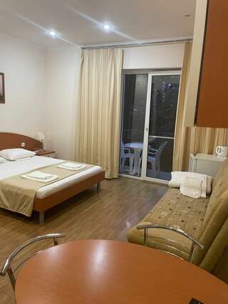 Гостиница Кедр-Запад Алупка Семейный полулюкс-8