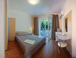 Гостиница Кедр-Запад Алупка Бюджетный двухместный номер с 1 кроватью-1