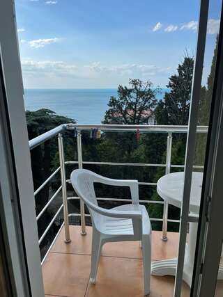 Гостиница Кедр-Запад Алупка Двухместный номер с 2 отдельными кроватями, вид на море-5